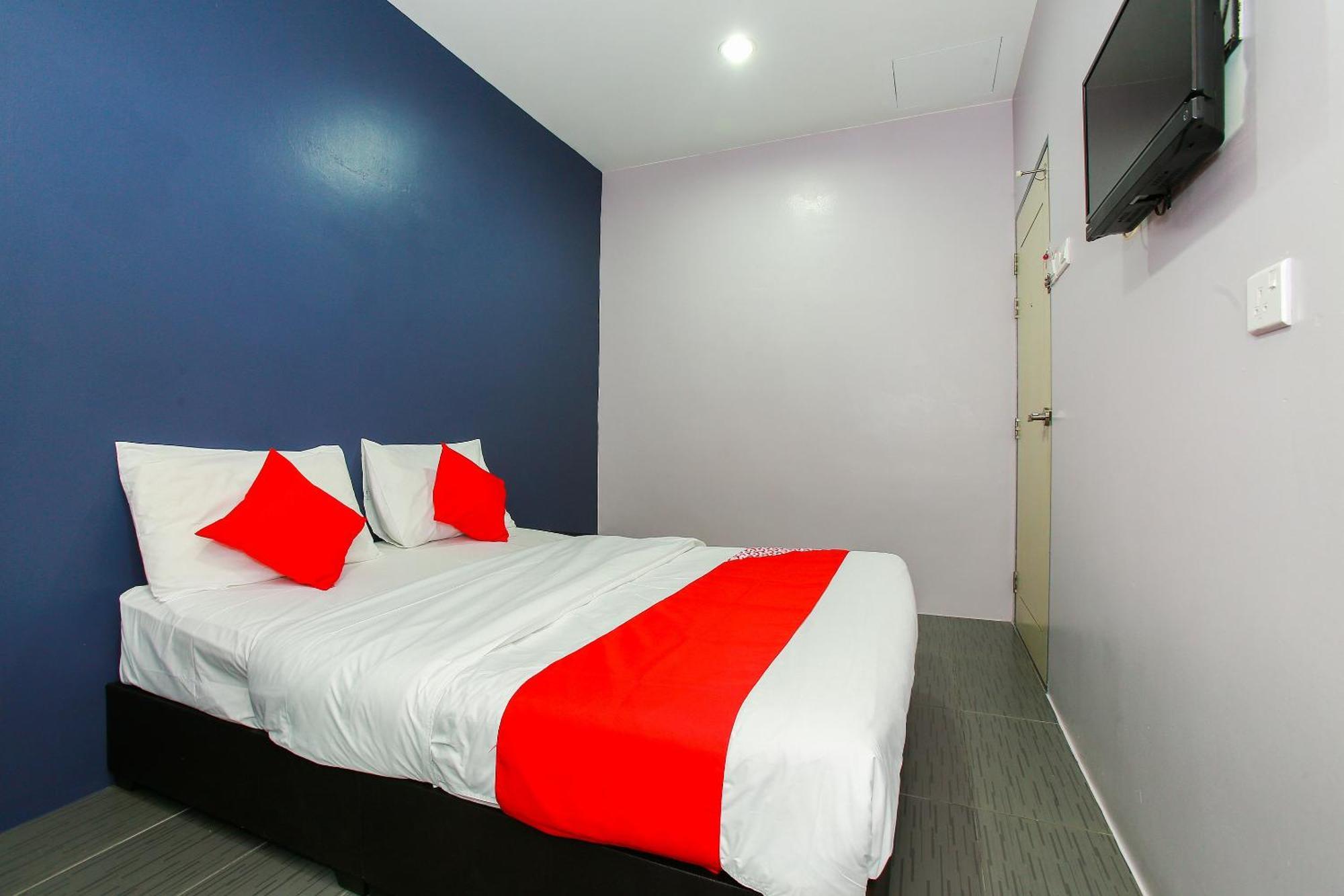 Oyo 89332 De Hotel Teluk Intan Exterior foto